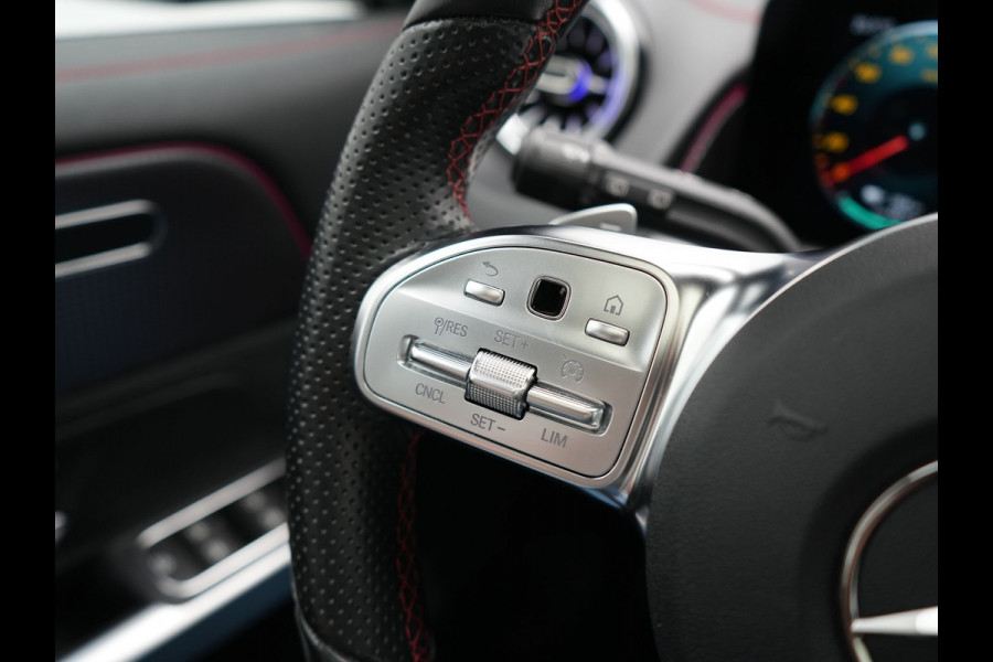 Mercedes-Benz EQB 350 4MATIC AMG Line 70 kWh 293pk Dealer O.H | Panodak | Camera | Alcantara Sportstoelen Verwarmd | Cruise Control | Apple Carplay | Virtual | Navigatie | DAB | 18"L.M |