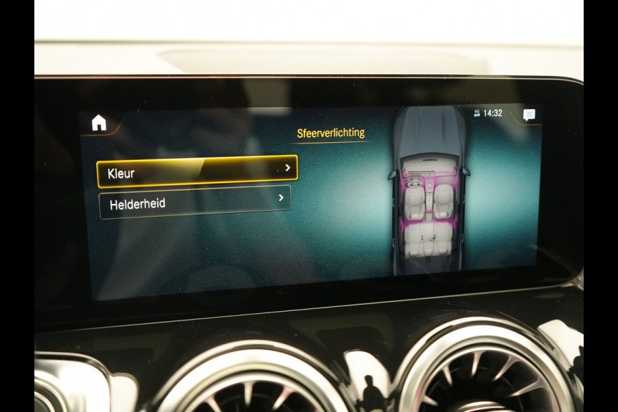 Mercedes-Benz EQB 350 4MATIC AMG Line 70 kWh 293pk Dealer O.H | Panodak | Camera | Alcantara Sportstoelen Verwarmd | Cruise Control | Apple Carplay | Virtual | Navigatie | DAB | 18"L.M |