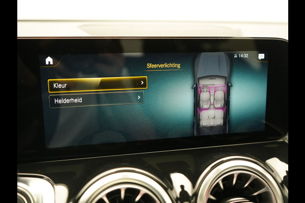 Mercedes-Benz EQB 350 4MATIC AMG Line 70 kWh 293pk Dealer O.H | Panodak | Camera | Alcantara Sportstoelen Verwarmd | Cruise Control | Apple Carplay | Virtual | Navigatie | DAB | 18"L.M |