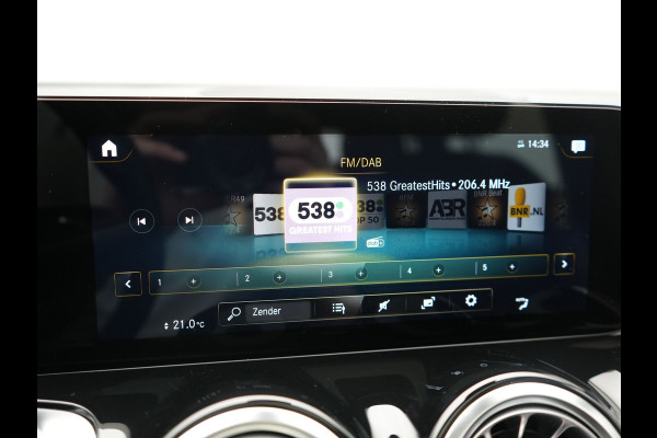 Mercedes-Benz EQB 350 4MATIC AMG Line 70 kWh 293pk Dealer O.H | Panodak | Camera | Alcantara Sportstoelen Verwarmd | Cruise Control | Apple Carplay | Virtual | Navigatie | DAB | 18"L.M |