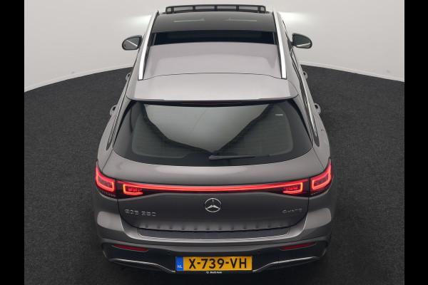Mercedes-Benz EQB 350 4MATIC AMG Line 70 kWh 293pk Dealer O.H | Panodak | Camera | Alcantara Sportstoelen Verwarmd | Cruise Control | Apple Carplay | Virtual | Navigatie | DAB | 18"L.M |