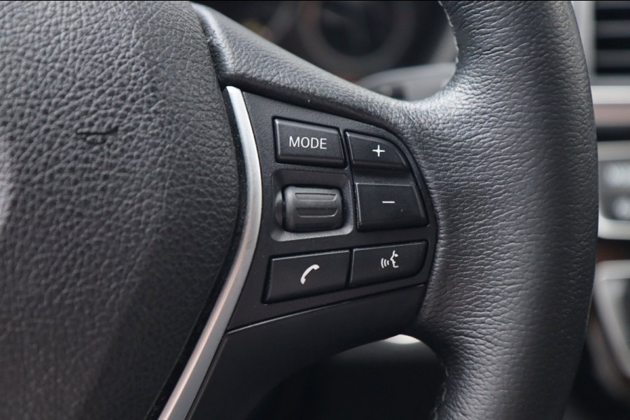 BMW 3 Serie 318i High Executive / SCHUIFDAK / LEDER / CARPLAY / STOELVERW