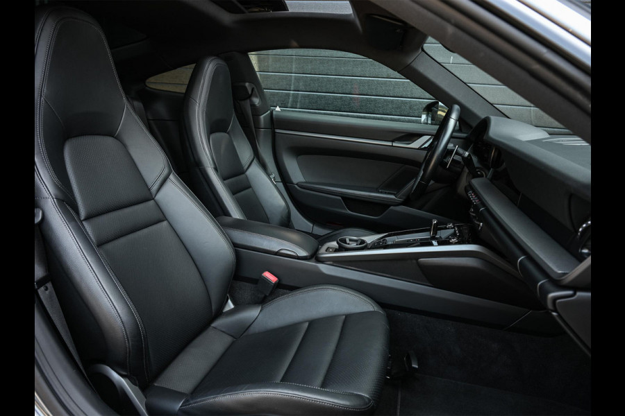 Porsche 911 3.0 Carrera | Panoramadak | Dealeronderhouden | 360 Camera | Ambiance Interieur | Stoel + Stuurverwarming | Elektrisch Verstelbare Stoelen |