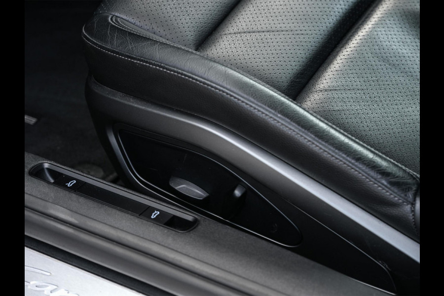 Porsche 911 3.0 Carrera | Panoramadak | Dealeronderhouden | 360 Camera | Ambiance Interieur | Stoel + Stuurverwarming | Elektrisch Verstelbare Stoelen |