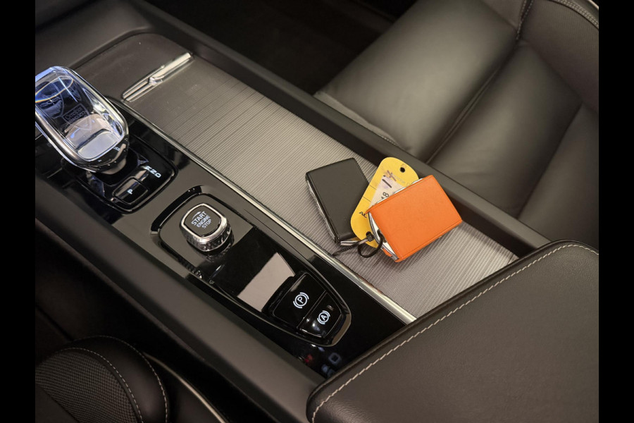 Volvo XC60 2.0 T6 Plug-in hybrid AWD Ultimate Dark | Panodak | LED | Navi | Camera | Incl. garantie