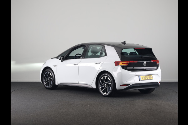 Volkswagen ID.3 First 58 kWh 204 pk | SOH 91,72% | Navigatie | Parkeersensoren | Apple Carplay/Android Auto | Stoel/stuur verwarming | Adaptieve cruise control |