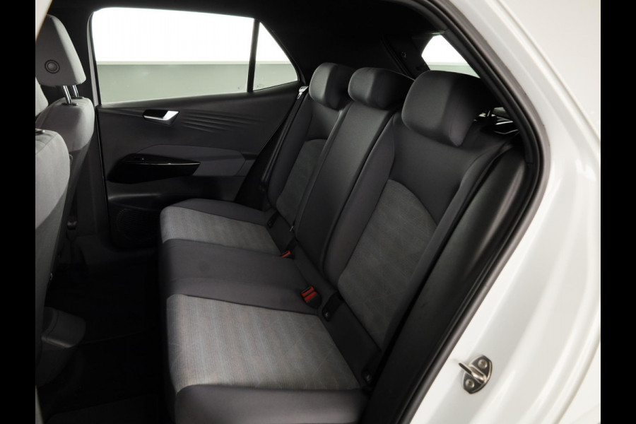 Volkswagen ID.3 First 58 kWh 204 pk | SOH 91,72% | Navigatie | Parkeersensoren | Apple Carplay/Android Auto | Stoel/stuur verwarming | Adaptieve cruise control |