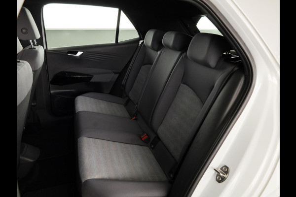 Volkswagen ID.3 First 58 kWh 204 pk | SOH 91,72% | Navigatie | Parkeersensoren | Apple Carplay/Android Auto | Stoel/stuur verwarming | Adaptieve cruise control |