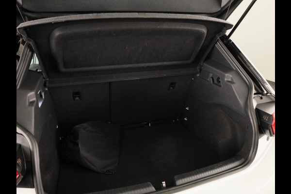 Volkswagen ID.3 First 58 kWh 204 pk | SOH 91,72% | Navigatie | Parkeersensoren | Apple Carplay/Android Auto | Stoel/stuur verwarming | Adaptieve cruise control |