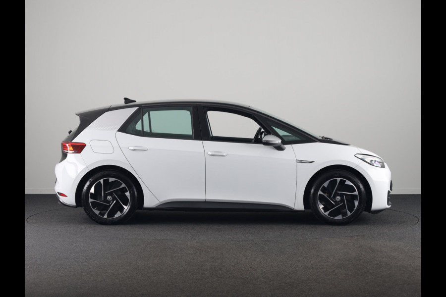 Volkswagen ID.3 First 58 kWh 204 pk | SOH 91,72% | Navigatie | Parkeersensoren | Apple Carplay/Android Auto | Stoel/stuur verwarming | Adaptieve cruise control |