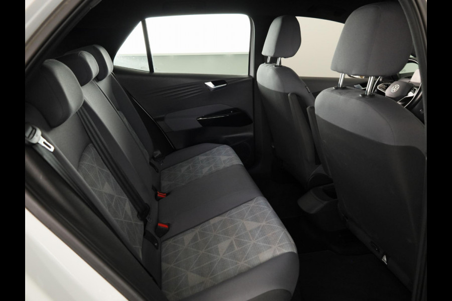 Volkswagen ID.3 First 58 kWh 204 pk | SOH 91,72% | Navigatie | Parkeersensoren | Apple Carplay/Android Auto | Stoel/stuur verwarming | Adaptieve cruise control |