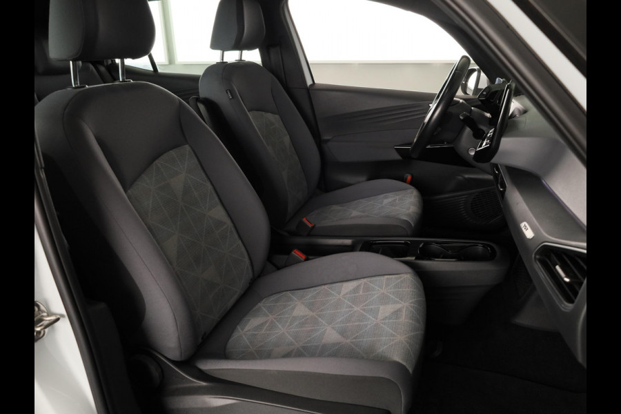 Volkswagen ID.3 First 58 kWh 204 pk | SOH 91,72% | Navigatie | Parkeersensoren | Apple Carplay/Android Auto | Stoel/stuur verwarming | Adaptieve cruise control |