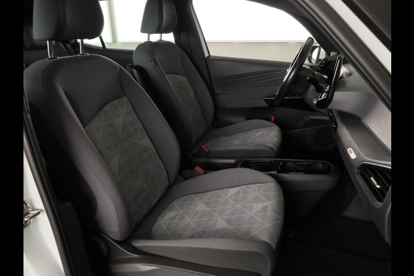 Volkswagen ID.3 First 58 kWh 204 pk | SOH 91,72% | Navigatie | Parkeersensoren | Apple Carplay/Android Auto | Stoel/stuur verwarming | Adaptieve cruise control |
