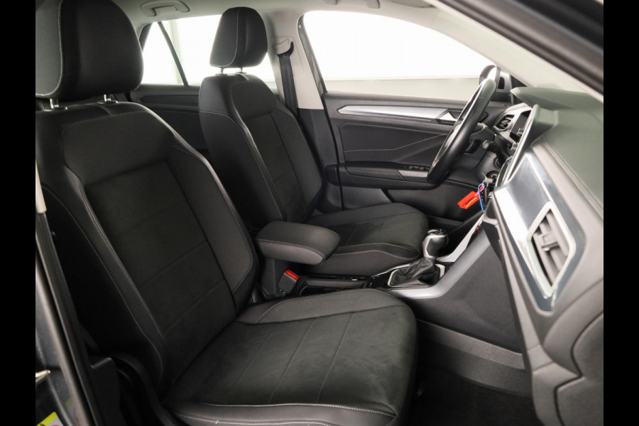 Volkswagen T-Roc 1.5 TSI Style 150 pk Automaat (DSG) | Navigatie via App | Parkeersensoren (Park assist) | Achteruitrijcamera | Autom. airco | Adaptieve cruise control | Stoelverwarming |