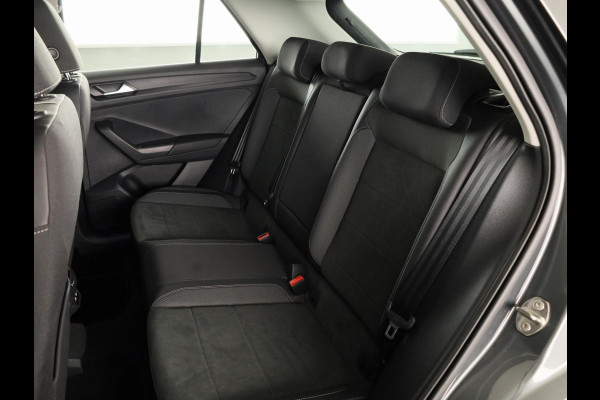 Volkswagen T-Roc 1.5 TSI Style 150 pk Automaat (DSG) | Navigatie via App | Parkeersensoren (Park assist) | Achteruitrijcamera | Autom. airco | Adaptieve cruise control | Stoelverwarming |