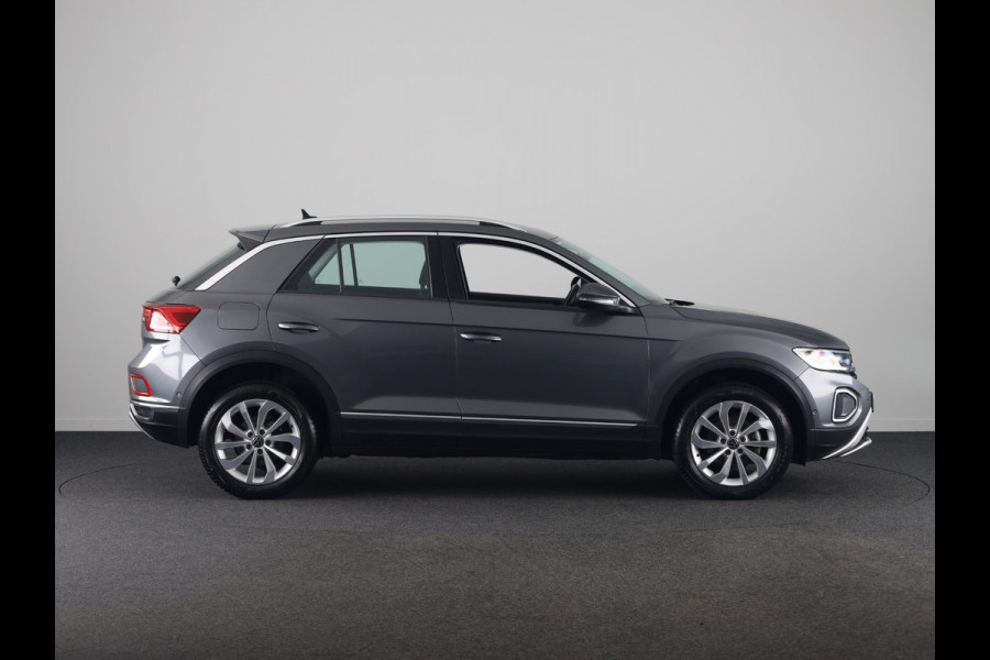 Volkswagen T-Roc 1.5 TSI Style 150 pk Automaat (DSG) | Navigatie via App | Parkeersensoren (Park assist) | Achteruitrijcamera | Autom. airco | Adaptieve cruise control | Stoelverwarming |