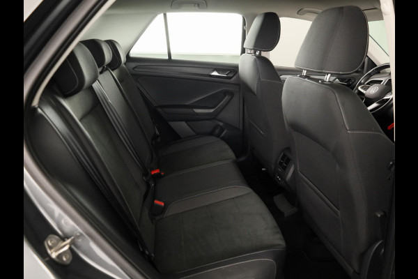 Volkswagen T-Roc 1.5 TSI Style 150 pk Automaat (DSG) | Navigatie via App | Parkeersensoren (Park assist) | Achteruitrijcamera | Autom. airco | Adaptieve cruise control | Stoelverwarming |