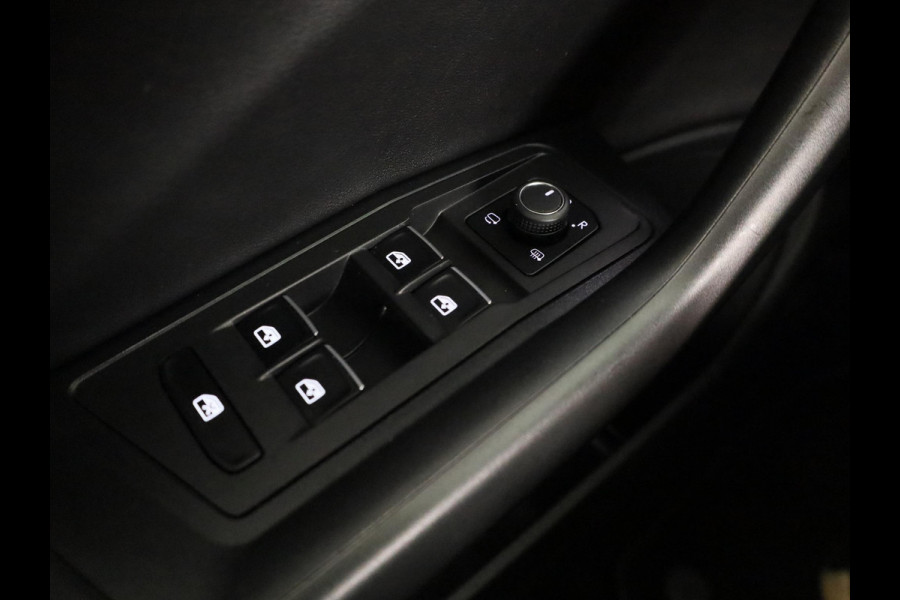 Volkswagen T-Roc 1.5 TSI Style 150 pk Automaat (DSG) | Navigatie via App | Parkeersensoren (Park assist) | Achteruitrijcamera | Autom. airco | Adaptieve cruise control | Stoelverwarming |