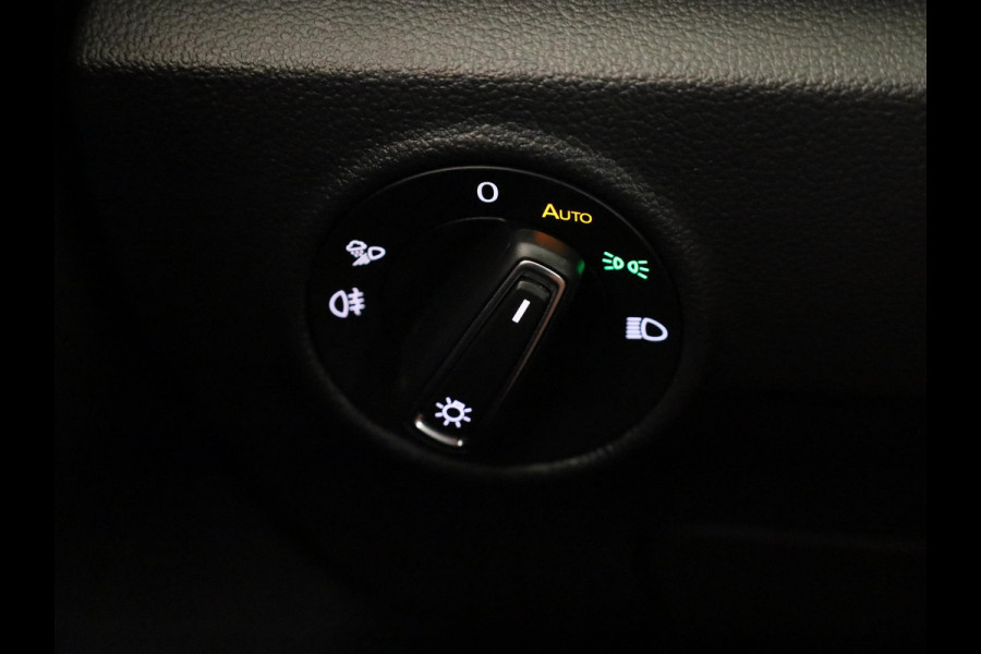Volkswagen T-Roc 1.5 TSI Style 150 pk Automaat (DSG) | Navigatie via App | Parkeersensoren (Park assist) | Achteruitrijcamera | Autom. airco | Adaptieve cruise control | Stoelverwarming |