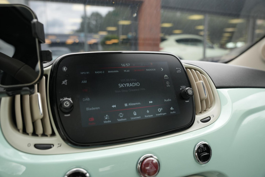 Fiat 500 0.9 TwinAir Turbo Collezione Panoramadak Airco Cruise Uconnect 16”LM Two Tone