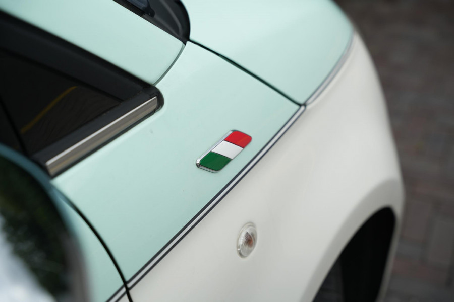Fiat 500 0.9 TwinAir Turbo Collezione Panoramadak Airco Cruise Uconnect 16”LM Two Tone
