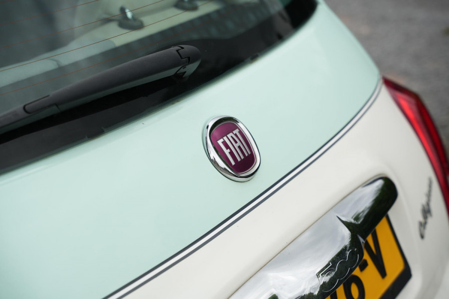 Fiat 500 0.9 TwinAir Turbo Collezione Panoramadak Airco Cruise Uconnect 16”LM Two Tone