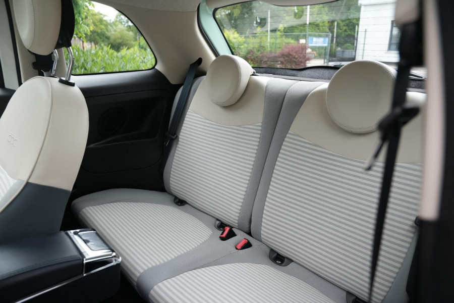 Fiat 500 0.9 TwinAir Turbo Collezione Panoramadak Airco Cruise Uconnect 16”LM Two Tone