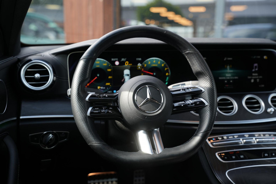 Mercedes-Benz E-Klasse 300 e AMG Line AMG Panoramadak Adapt. Cruise Facelift 18”LM E63 Look