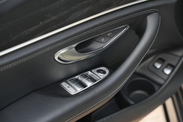 Mercedes-Benz E-Klasse 300 e AMG Line AMG Panoramadak Adapt. Cruise Facelift 18”LM E63 Look