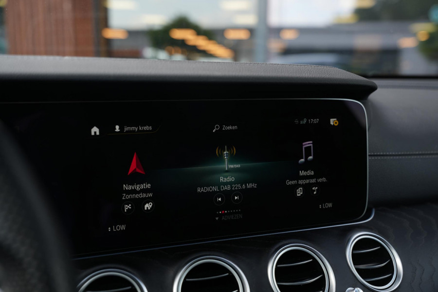 Mercedes-Benz E-Klasse 300 e AMG Line AMG Panoramadak Adapt. Cruise Facelift 18”LM E63 Look