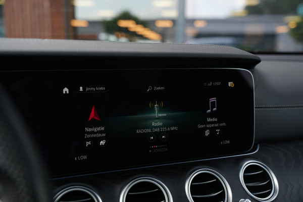 Mercedes-Benz E-Klasse 300 e AMG Line AMG Panoramadak Adapt. Cruise Facelift 18”LM E63 Look