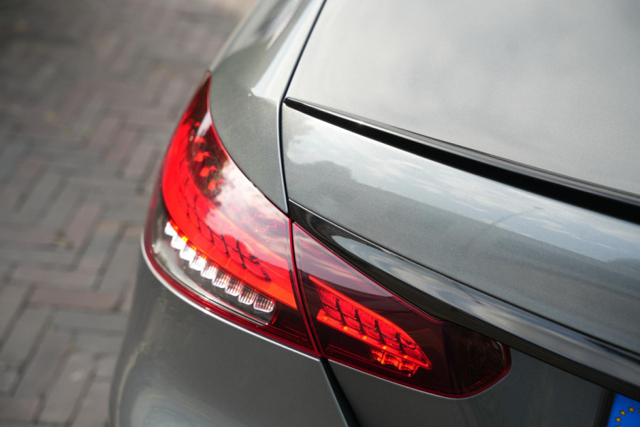 Mercedes-Benz E-Klasse 300 e AMG Line AMG Panoramadak Adapt. Cruise Facelift 18”LM E63 Look