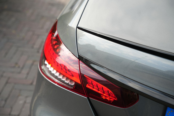 Mercedes-Benz E-Klasse 300 e AMG Line AMG Panoramadak Adapt. Cruise Facelift 18”LM E63 Look
