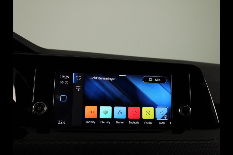 Volkswagen Golf 1.5 TSI R-Line 130 pk | Navigatie via App | Parkeersensoren | Autom. airco | Apple Carplay/Android Auto | R-Line |
