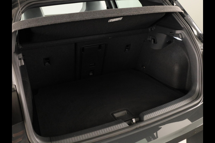 Volkswagen Golf 1.5 TSI R-Line 130 pk | Navigatie via App | Parkeersensoren | Autom. airco | Apple Carplay/Android Auto | R-Line |