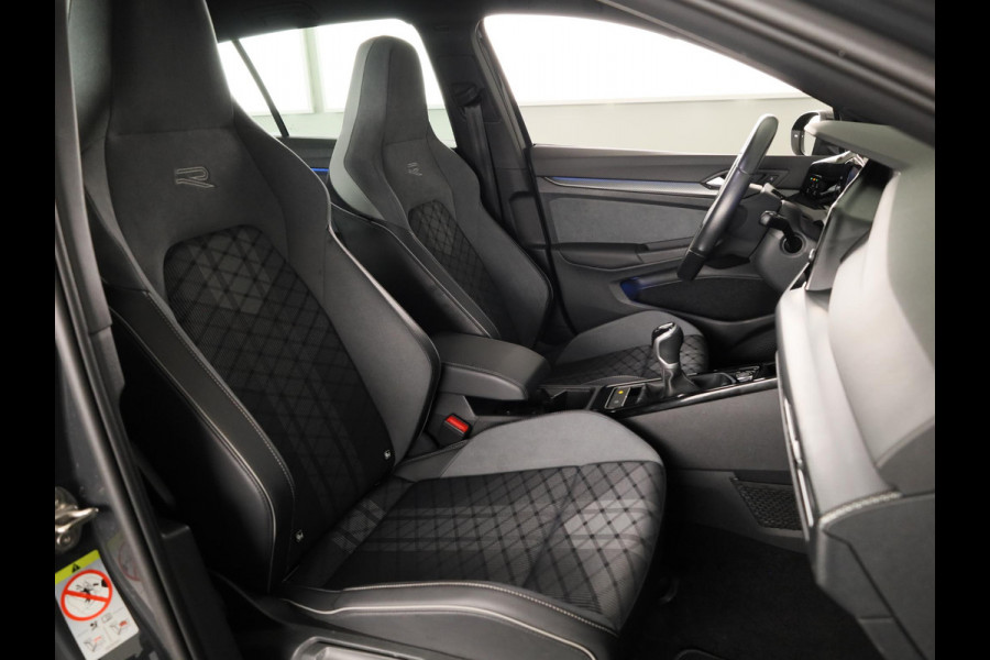 Volkswagen Golf 1.5 TSI R-Line 130 pk | Navigatie via App | Parkeersensoren | Autom. airco | Apple Carplay/Android Auto | R-Line |