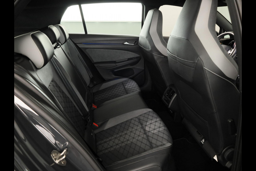 Volkswagen Golf 1.5 TSI R-Line 130 pk | Navigatie via App | Parkeersensoren | Autom. airco | Apple Carplay/Android Auto | R-Line |