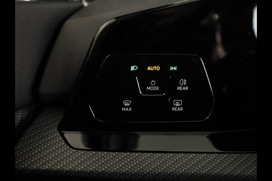Volkswagen Golf 1.5 TSI R-Line 130 pk | Navigatie via App | Parkeersensoren | Autom. airco | Apple Carplay/Android Auto | R-Line |