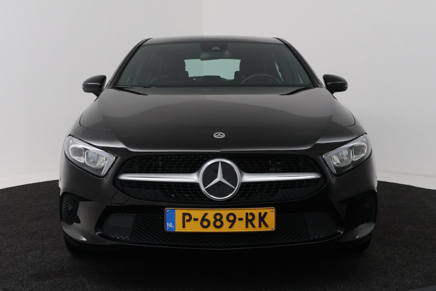 Mercedes-Benz A-Klasse 250 e Business Solution Luxury Limited (STOELVERWARMING, SFEERVERLICHTING, CAMERA, CRUISE CONTROL)