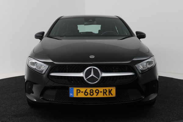 Mercedes-Benz A-Klasse 250 e Business Solution Luxury Limited (STOELVERWARMING, SFEERVERLICHTING, CAMERA, CRUISE CONTROL)