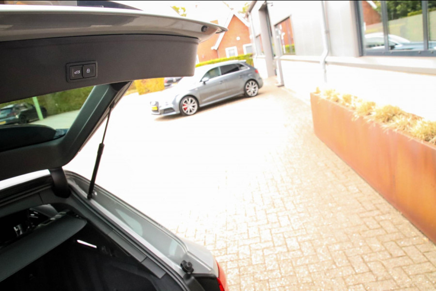 Audi A4 Avant 40 2.0TFSI S line Black Edition Facelift 190pk S-Tronic! 1e Eig|DLR|Panoramadak|Virtual Cockpit|Leder|LED|Black|19