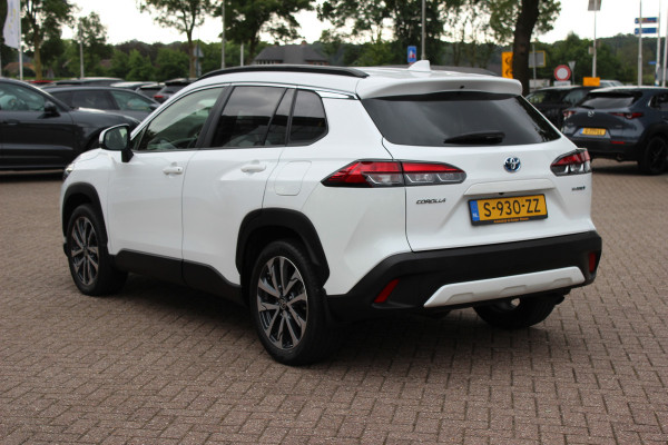 Toyota Corolla Cross 2.0 High Power Hybrid First Edition / 23.304 KM! / Camera / Half leder / CarPlay / Keyless / 18'' / Sfeerverlichting / Stoelverwarming / Dodehoek / DAB / ACC