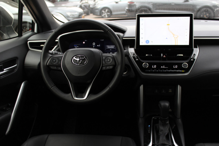 Toyota Corolla Cross 2.0 High Power Hybrid First Edition / 23.304 KM! / Camera / Half leder / CarPlay / Keyless / 18'' / Sfeerverlichting / Stoelverwarming / Dodehoek / DAB / ACC