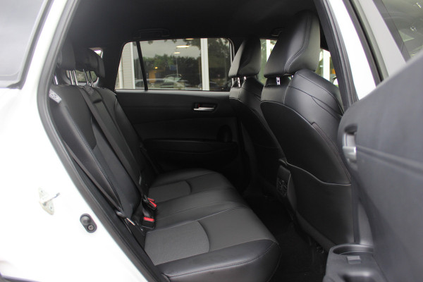 Toyota Corolla Cross 2.0 High Power Hybrid First Edition / 23.304 KM! / Camera / Half leder / CarPlay / Keyless / 18'' / Sfeerverlichting / Stoelverwarming / Dodehoek / DAB / ACC