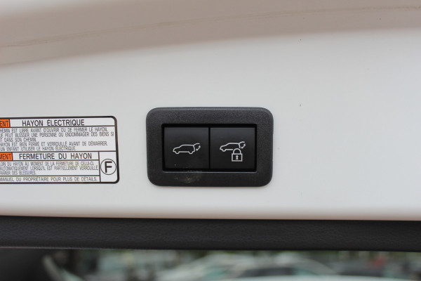 Toyota Corolla Cross 2.0 High Power Hybrid First Edition / 23.304 KM! / Camera / Half leder / CarPlay / Keyless / 18'' / Sfeerverlichting / Stoelverwarming / Dodehoek / DAB / ACC