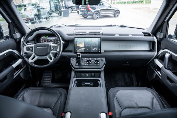 Land Rover Defender 130 3.0 P400 130 X-Dynamic SE 8-p ** Panodak ** Trekhaak ** Meridian ** Treeplanken ** URBAN ** Memory ** 23 inch ** Ventilatie