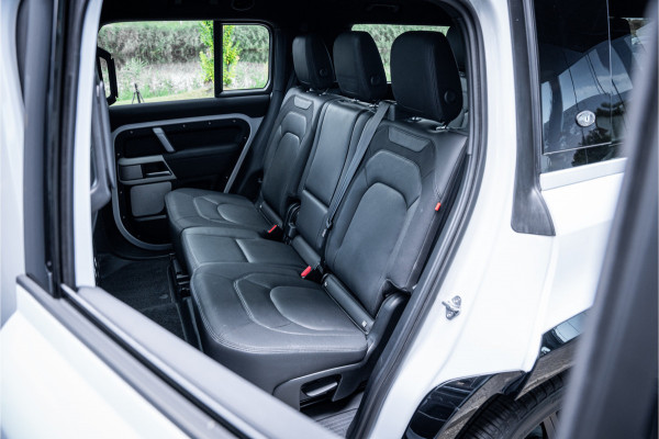 Land Rover Defender 130 3.0 P400 130 X-Dynamic SE 8-p ** Panodak ** Trekhaak ** Meridian ** Treeplanken ** URBAN ** Memory ** 23 inch ** Ventilatie