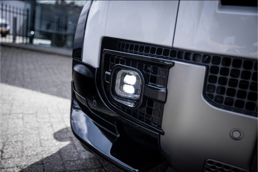 Land Rover Defender 130 3.0 P400 130 X-Dynamic SE 8-p ** Panodak ** Trekhaak ** Meridian ** Treeplanken ** URBAN ** Memory ** 23 inch ** Ventilatie