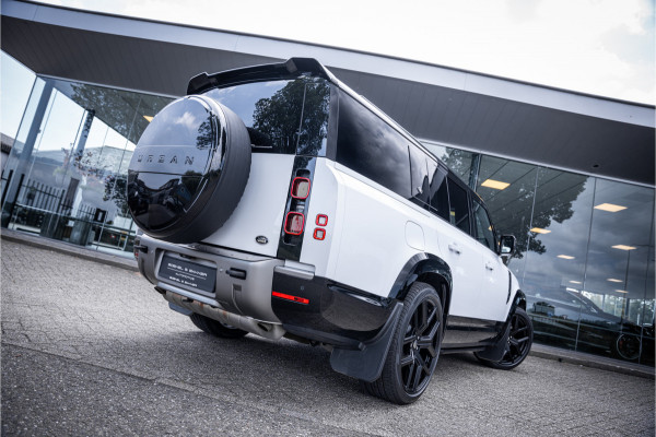 Land Rover Defender 130 3.0 P400 130 X-Dynamic SE 8-p ** Panodak ** Trekhaak ** Meridian ** Treeplanken ** URBAN ** Memory ** 23 inch ** Ventilatie