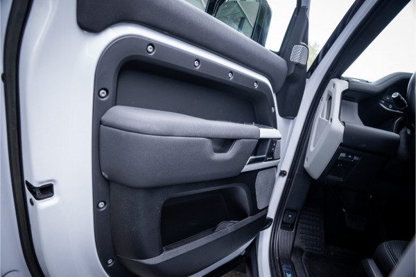Land Rover Defender 130 3.0 P400 130 X-Dynamic SE 8-p ** Panodak ** Trekhaak ** Meridian ** Treeplanken ** URBAN ** Memory ** 23 inch ** Ventilatie